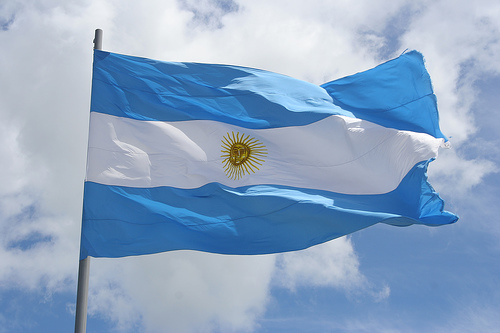 Como deberia ser la bandera argentina de Paz y de guerra? Bandera_argentina1h.jpg